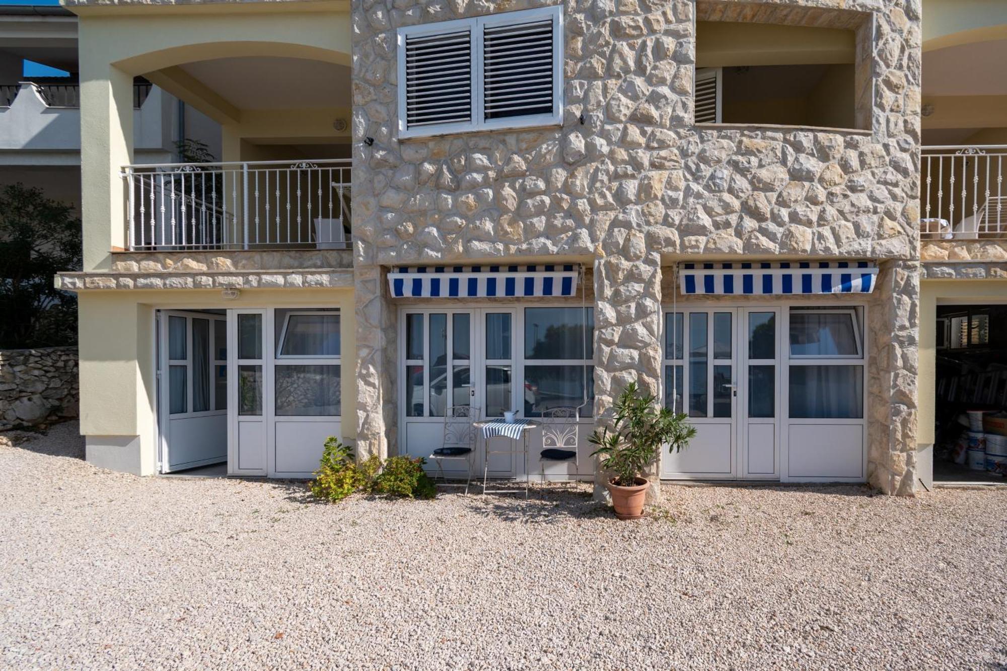 Apartments By The Sea Mandre, Pag - 4092 Kolan Exteriör bild